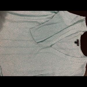 V-NECK PALE BLUE KNOT SWEATER